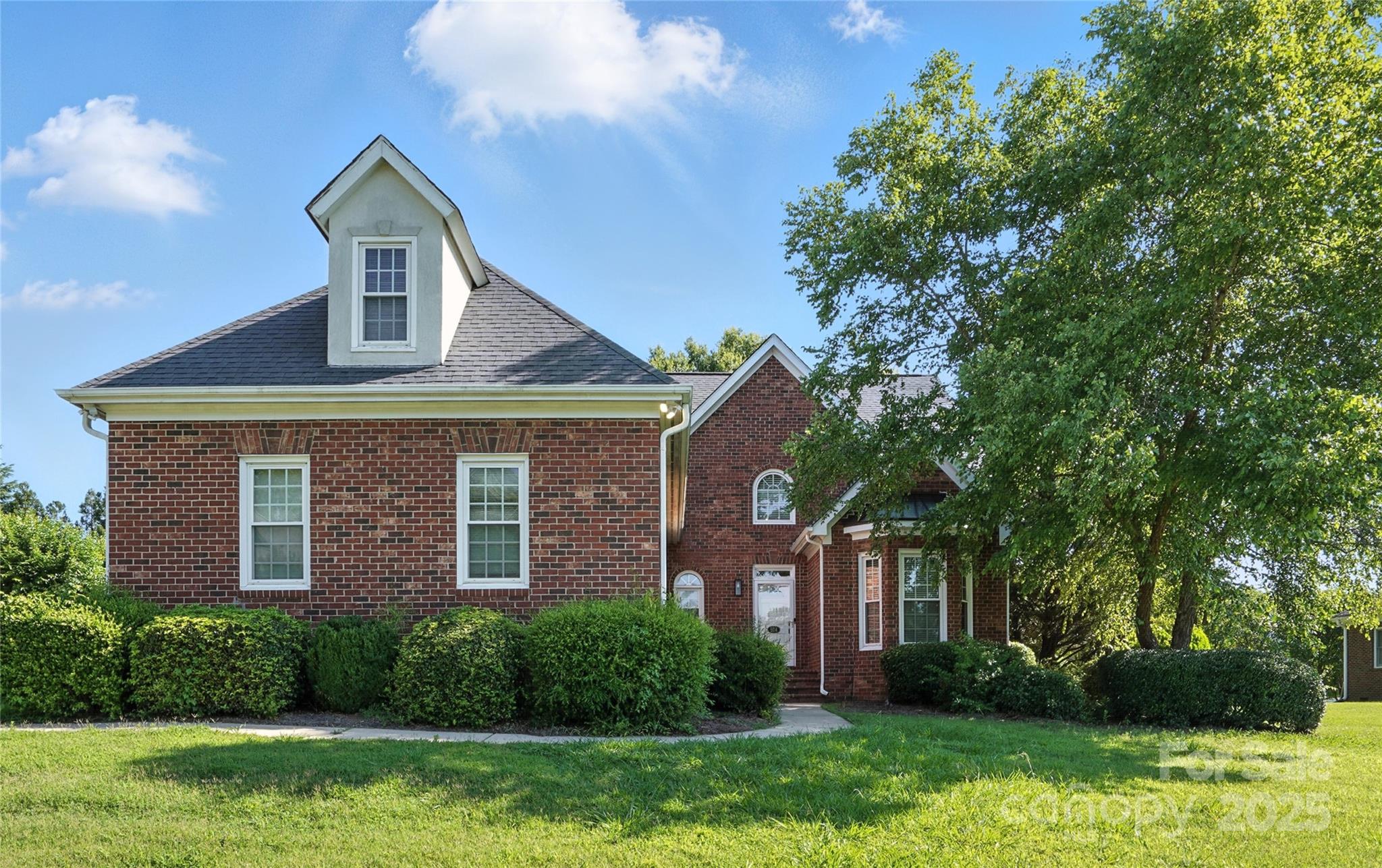 Welcome to 104 Fairwind Court, a beautiful 4-bedroom, 3.5-bath home that sits on a .34-acre cul-de-sac homesite and offers great space inside and out. The open layout features a bright living area, soaring ceilings, and a kitchen with granite counters, stainless appliances, large island, and walk-in pantry, just perfect for gatherings. The primary suite is tucked privately on the main level and features a spa-like ensuite bath with dual vanities, updated walk-in shower, and a huge closet. Upstairs, you’ll find three spacious bedrooms, one that could easily be utilized as a home office, gym, or playroom. A 3-car garage adds plenty of room for cars, storage, or even a workshop. With a mudroom and lots of storage, daily living is easy. Beacon Knoll features a gorgeous lake and awesome community amenities, to include a club house, lake access, pool, playground, sports court, tennis courts, and more! Just minutes from downtown fort Mill, I-77 and all that Uptown Charlotte has to offer!