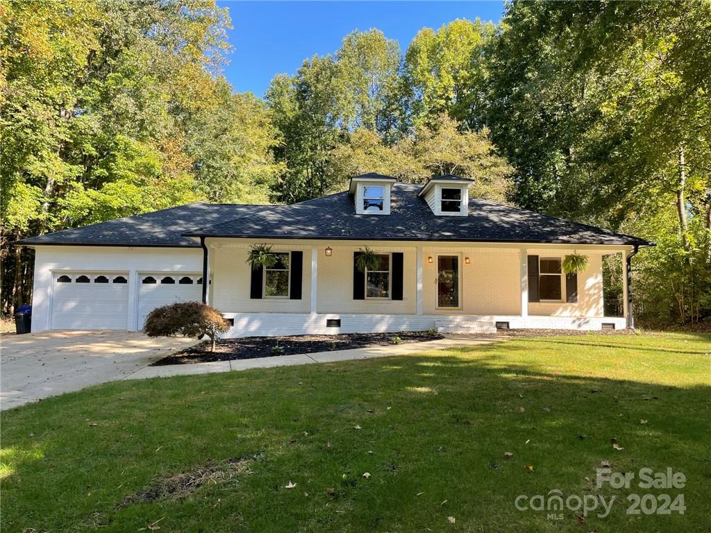 Welcome to the Kings Grant Subdivision, nestled along the stunning shores of Lake Norman. Enjoy exclusive access to the lake with the community’s private boat ramp. This charming Brick Ranch is situated on over a half-acre lot with a fenced backyard. The home features a large covered front porch and a screened-in back porch that opens up to a generous deck, perfect for relaxing and overlooking the serene backyard. Inside, you’ll find a luxurious primary suite with an upgraded ensuite bathroom, a split bedroom floor plan for added convenience, and a roomy kitchen with a breakfast area. Best of all, there’s no HOA!