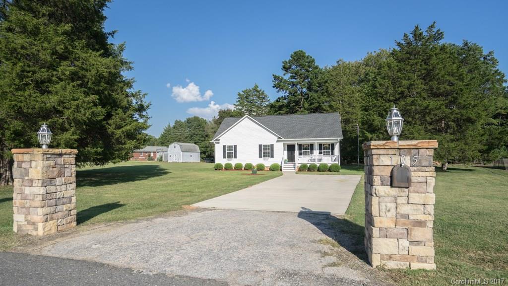 Beautiful Ranch home on gorgeous 1 acre lot. Located in a nice quiet neighborhood in Newport area Outside the city limits and yet still close to dining and shopping conveniences.  Nice kitchen with breakfast counter.  Master Bedroom has Tray Ceiling with Crown Molding.  Vaulted Ceilings in the Living Room, creating an open and spacious feel.  Relaxing front porch.  Back deck overlooks trees. Plenty of open room outside so let your imagination run wild.  There's no HOA to say NO!