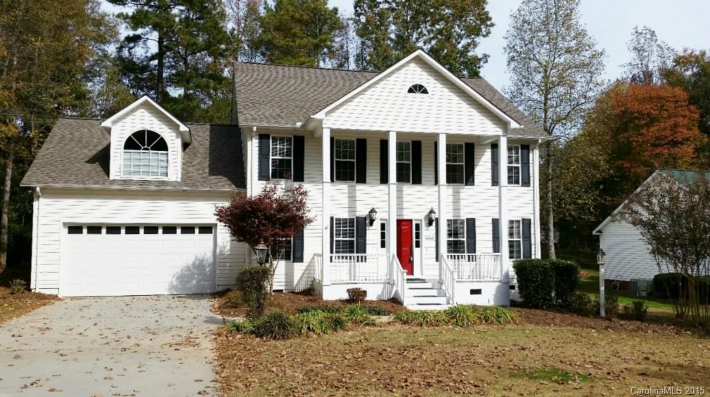 Well Built Home. 5 Bedrooms and Bonus Room. 3 Full baths and 2 half baths.
Large Den, Formal Dining and Eat-in Kitchen. Hidden Pantry. All appliances remain.  Master Bedroom and Bath has 2  walk-in closets, Whirlpool Tub , Shower and Double Vanity. Oversized Garage, Huge Screened Porch for all family gatherings and fenced yard.