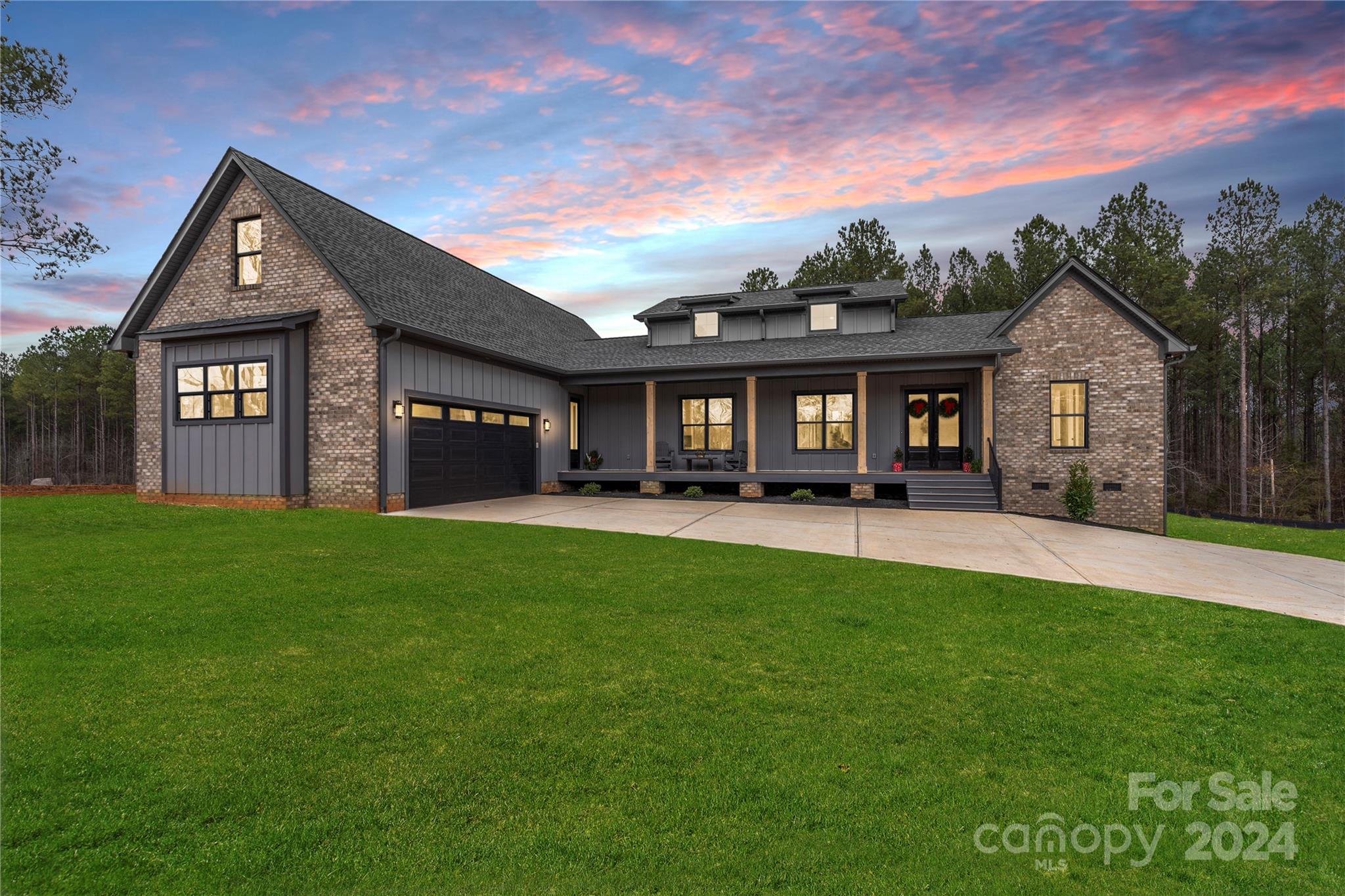 Royal Pines - Residential