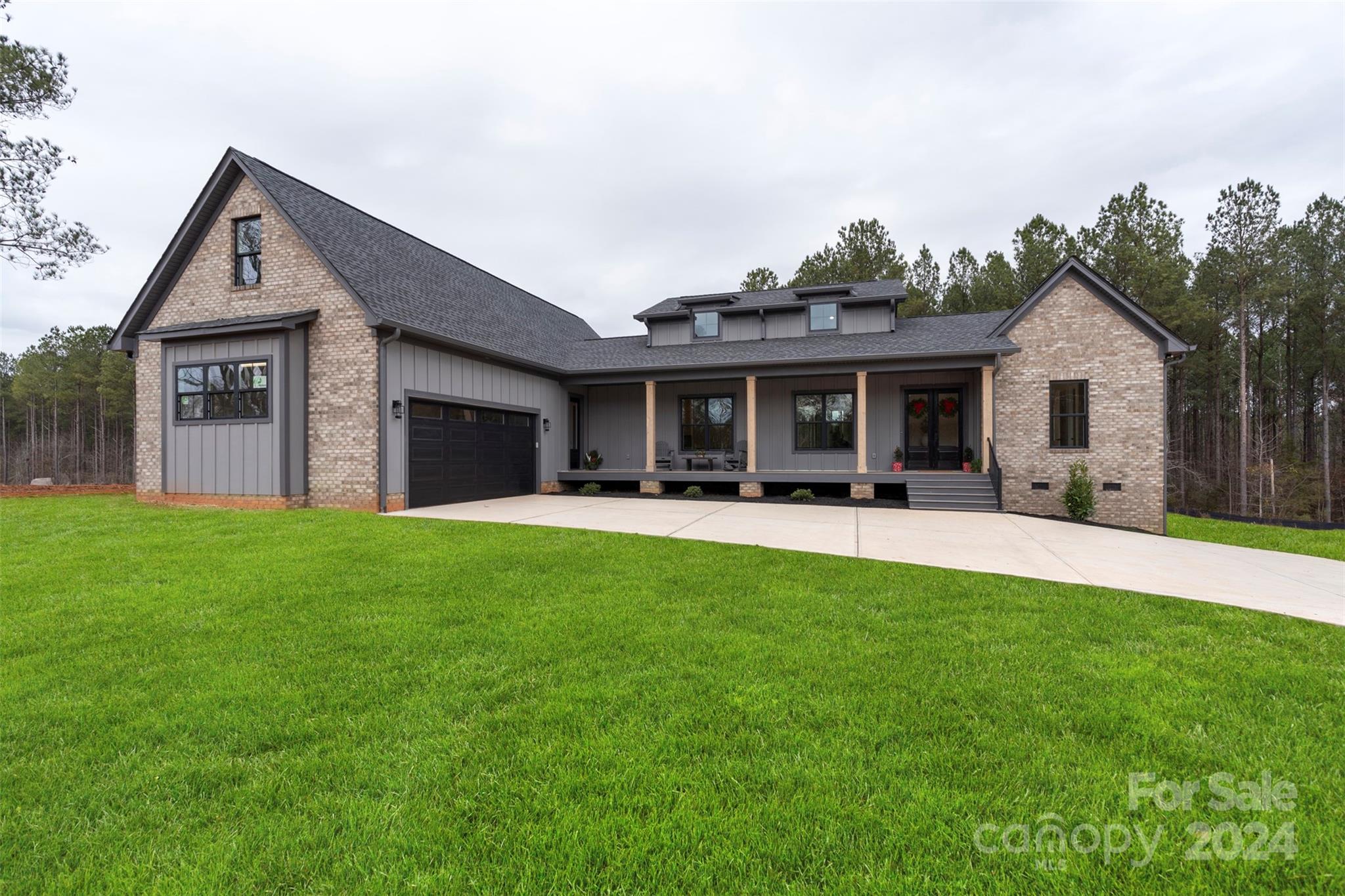 Royal Pines - Residential