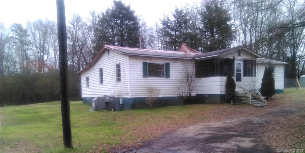 Great investment property! Property does have 4 beds and 1 bath. Call us today to schedule appointment!!