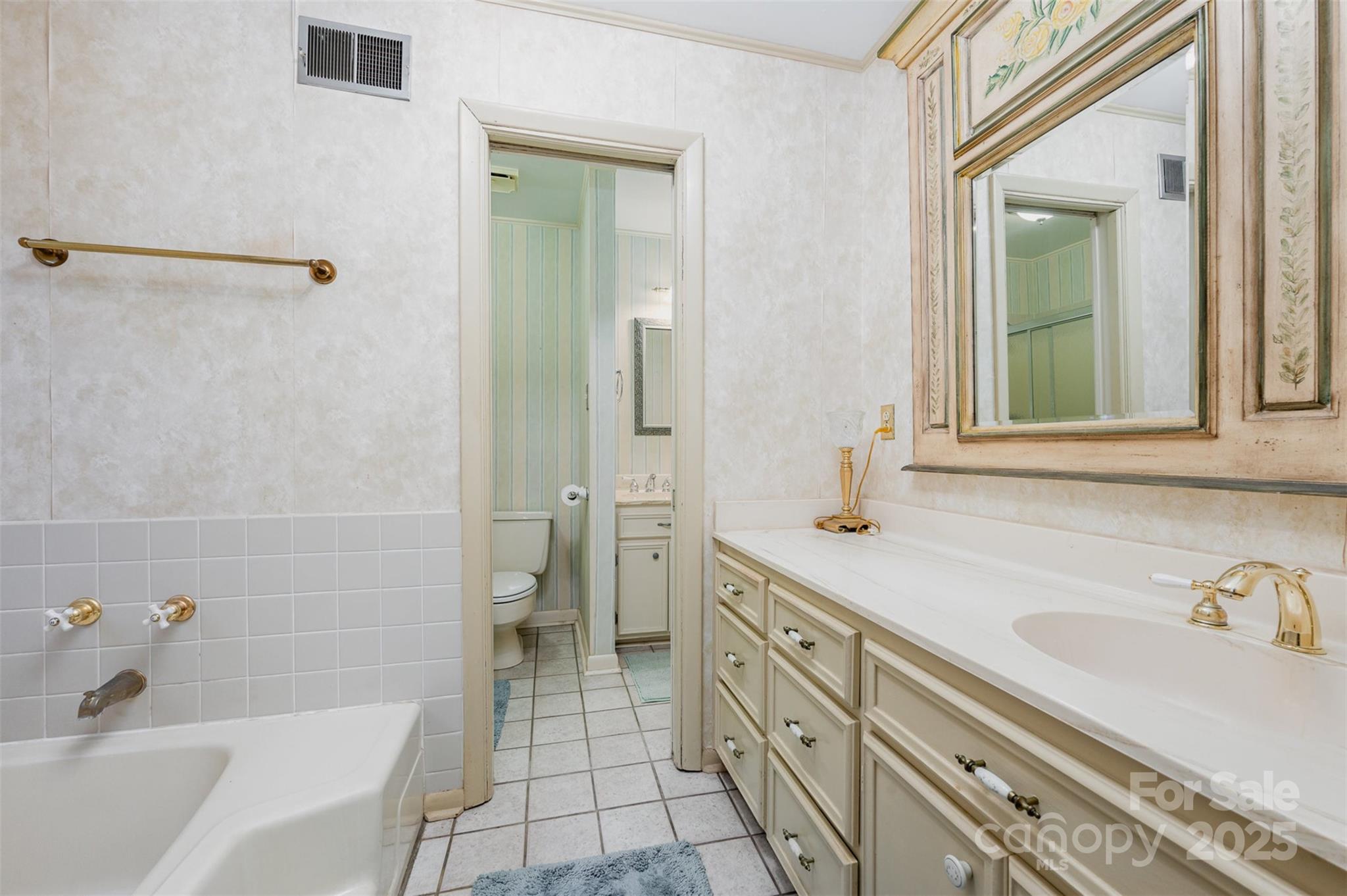 Country Club Estates - Residential
