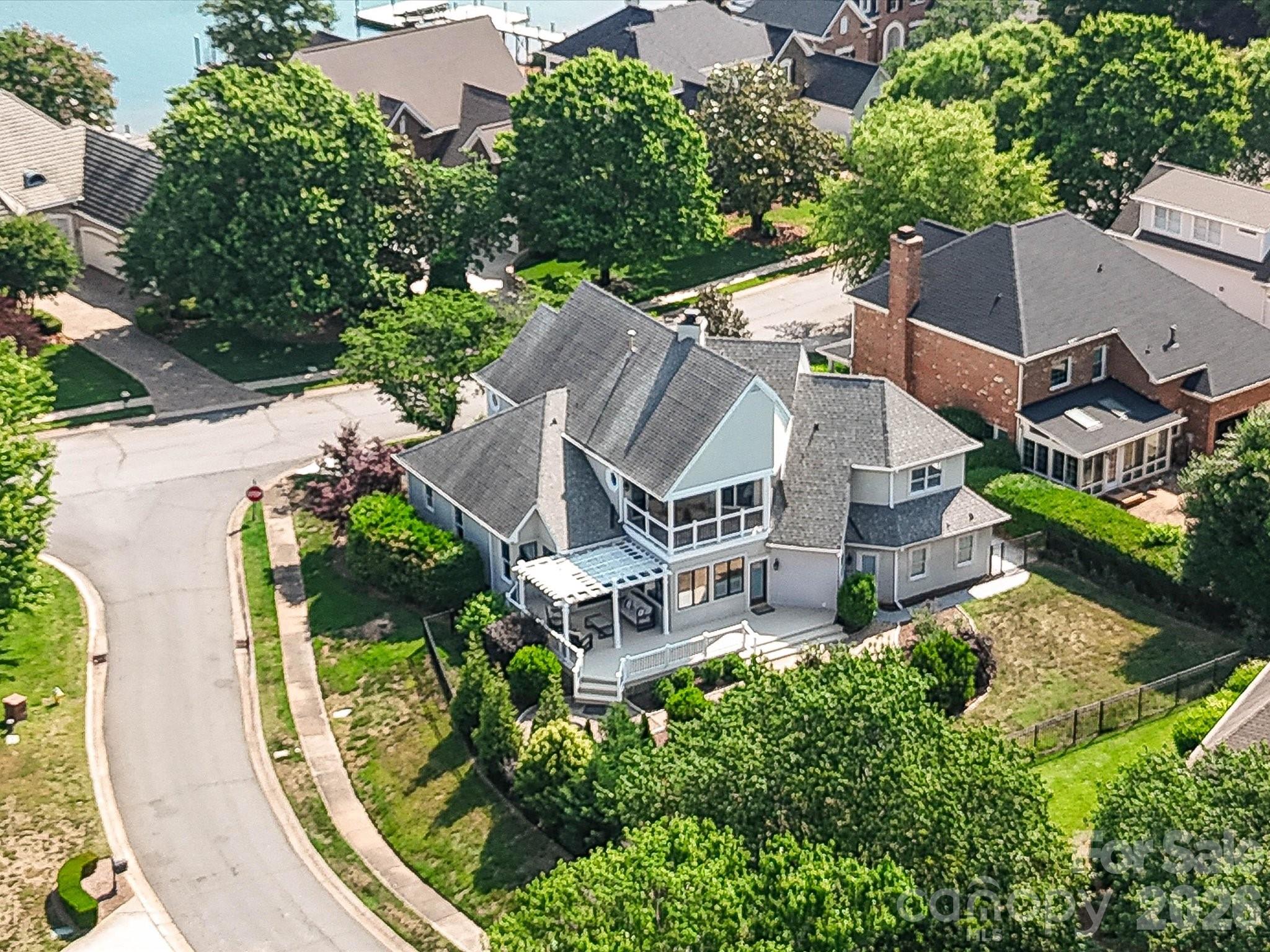 The Peninsula - Residential