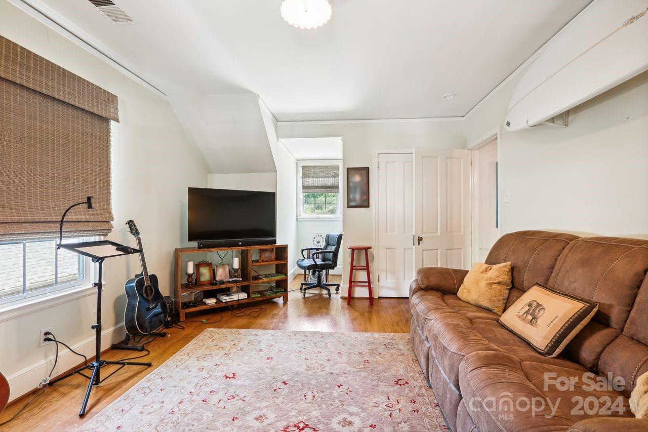 Seventeen Acres - Residential