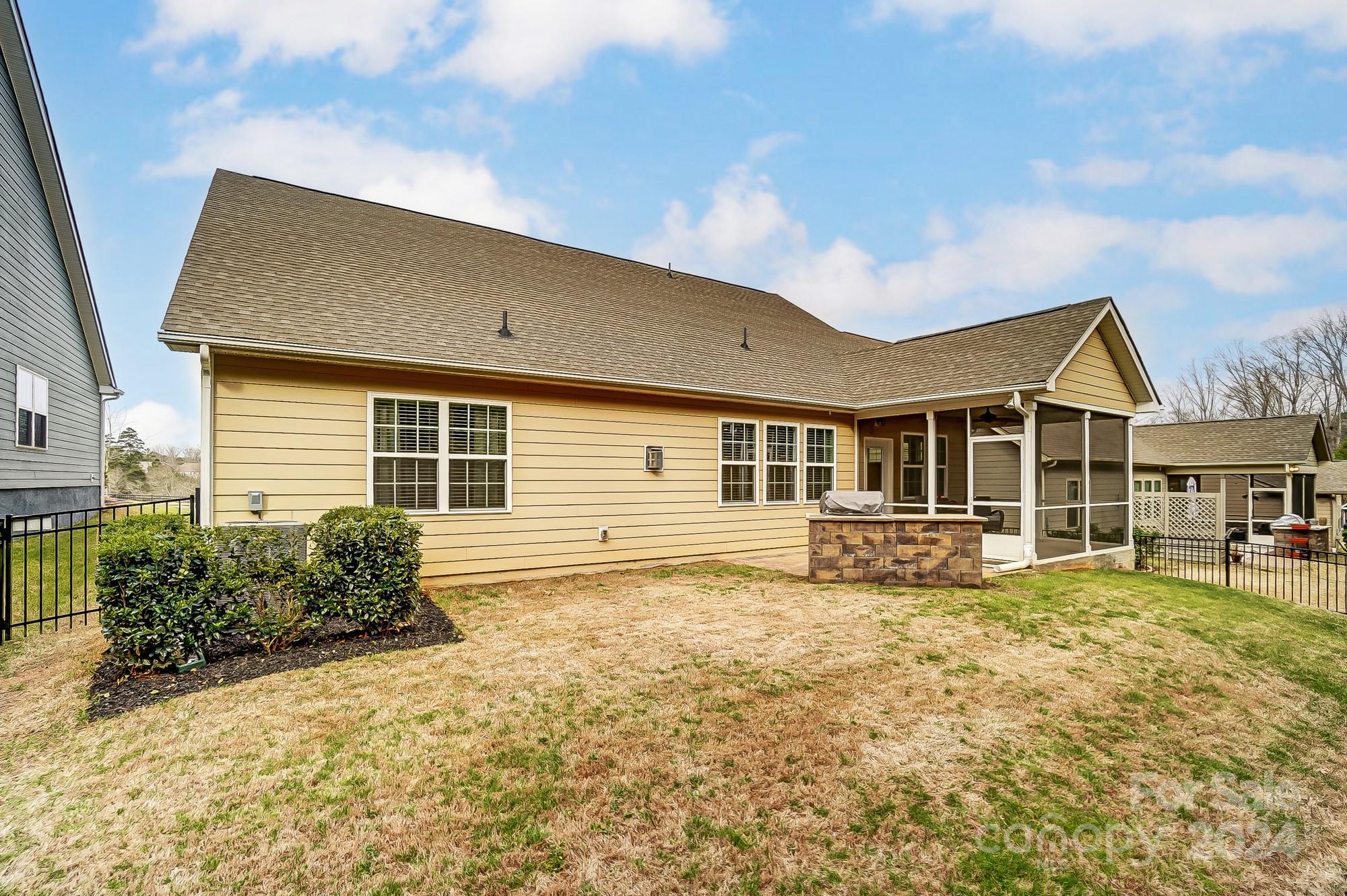 Summerhouse at Paddlers Cove - Residential