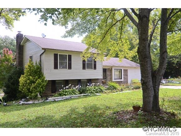 Convenient to I-40! This split level has 3 bedrooms, 2 bathrooms, large living room and a finished den in the lower level with a wood stove. A new roof in 2003 and new heat pump in 2010. With a little more TLC this will be a great family home. Please call to make your appointment today.