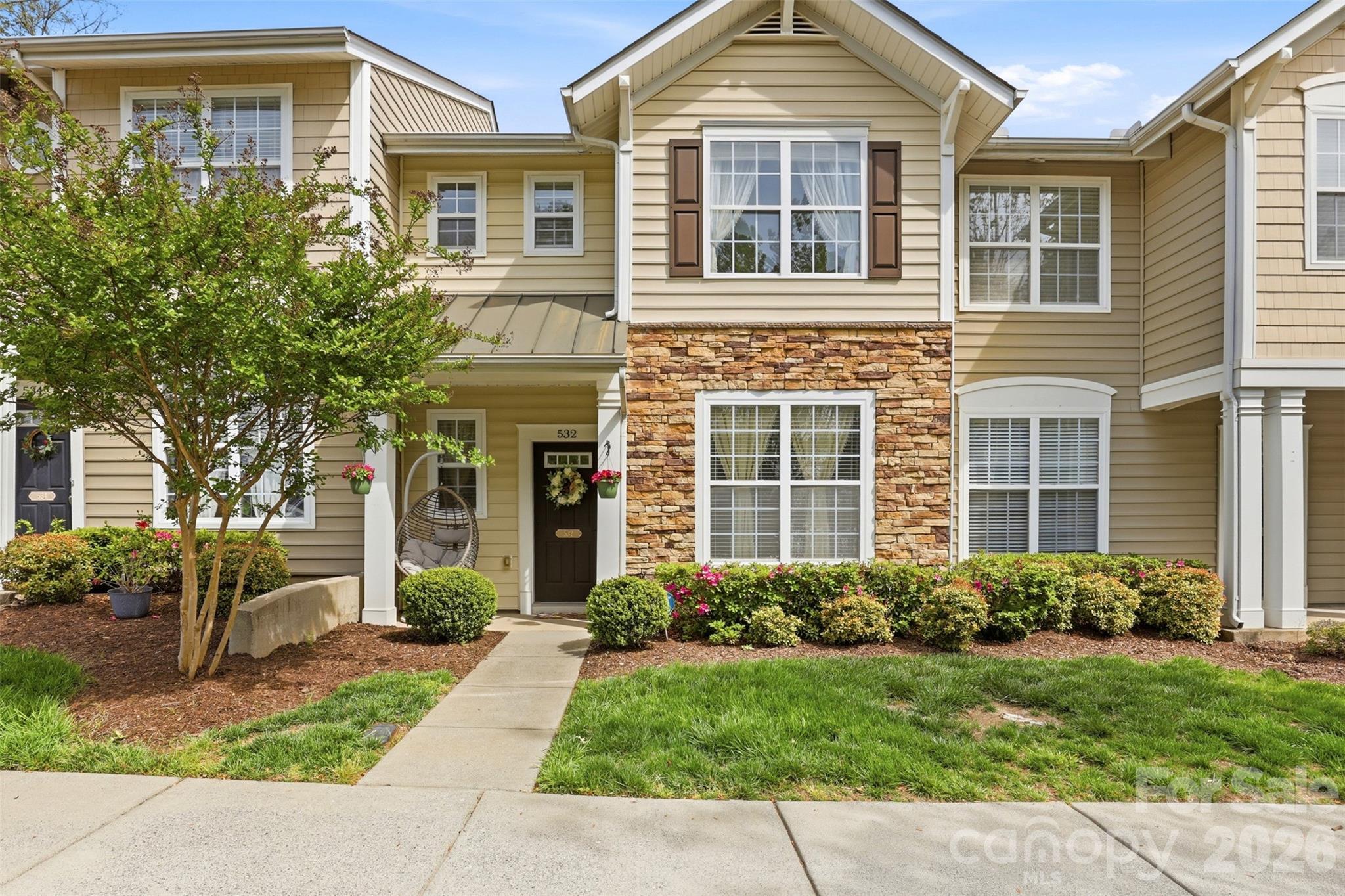 SELLER OFFERING A 5,000 Buyer Credit! This 3-bedroom townhouse features a wide-open main floor with a breakfast nook off the kitchen and a versatile flex room perfect for an office or dining area. Upstairs, the primary suite includes a spacious walk-in closet, accompanied by two additional bedrooms, hallway full bath, and laundry. Washer and dryer are included. There are two dedicated parking spots right at the front door and a private fenced backyard. Residents also enjoy community perks like a pool and clubhouse, all while being just minutes from restaurants, groceries, and highway 77.