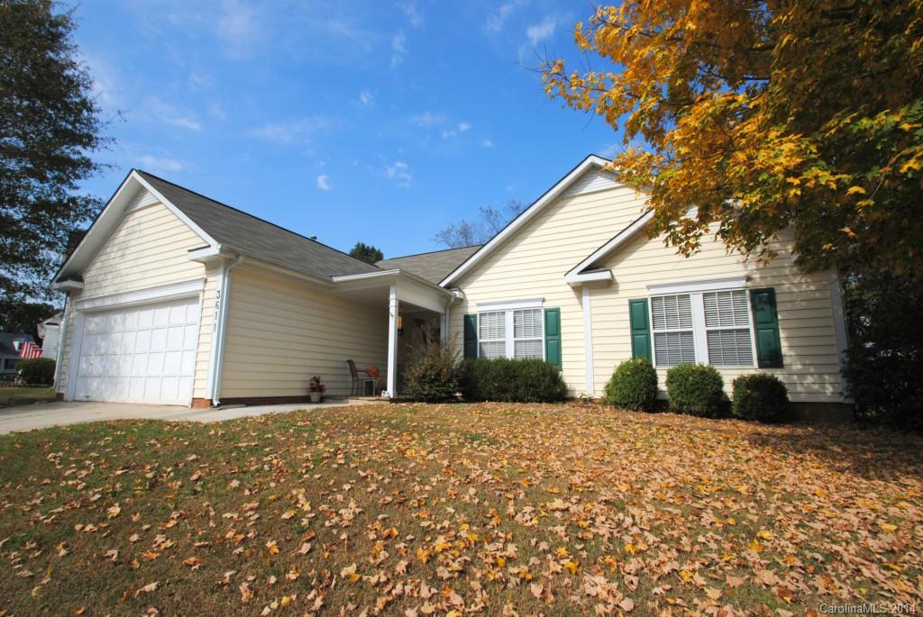 Vinyl ranch in sought after Lake Park, open floorplan, spacious GR w/gas fp opens to kitchen and dining area. Kitchen w/lots of workspace and breakfast area. Large maser retreat w/walk-in closet. MBA w/sep tub & shower and dual vanities. Patio overlooks private back yard.