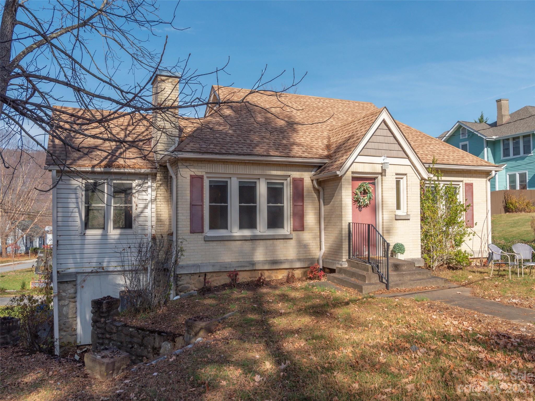 LOCATION, LOCATION! On the corner of South Main & Brook Street offering easy access to
Waynesville Golf Course, Downtown, & Hazelwood! 1940's home was renovated in 2014 respecting
the charm & character while bringing in up to date sophistications. Roof, vinyl accents,
interior paint, refinished floors, modern kitchen & baths, & fixtures. Beautiful cabinetry,
granite counter tops & stainless appliances make this kitchen a delight to cook in. Spacious
living room with cozy gas log fireplace. Window wrapped four seasons room allows you to enjoy
the surrounding mountain views while entertaining or relaxing.