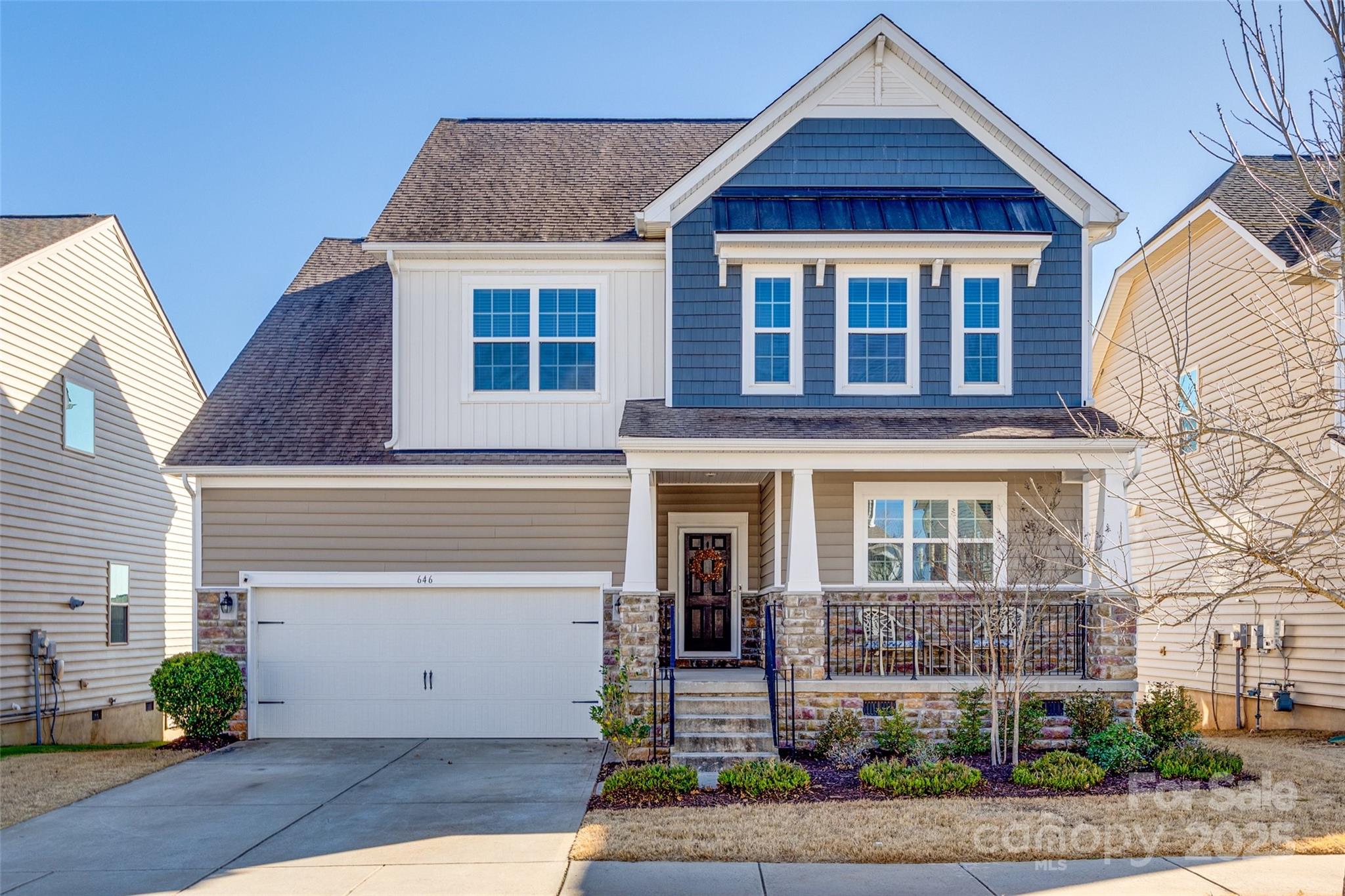Welcome home to this stunning 4 bedroom, 3 full bathroom home in the well sought after neighborhood of Waterside at the Catawba, located in the award-winning Fort Mill School District. This open concept floorplan features a gourmet kitchen, with stainless steel appliances, gas range, tons of cabinet space, living room w/ gas fireplace, a full bedroom and full bathroom downstairs, perfect for guests. Upstairs you'll find a loft, the laundry room for convenience, 3 spacious bedrooms including the primary suite w/ beautiful primary bath, garden tub and oversized walk-in closet. Don't forget all the amazing amenities this neighborhood has to offer including a clubhouse, outdoor pool, fitness center, tennis courts, Banks Athletic Park which contains a basketball court, playground and softball fields! Don't miss your opportunity.