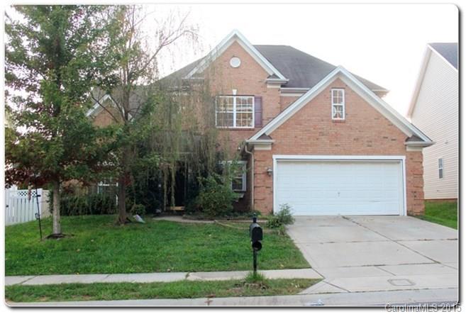 Beautiful home with open floor plan in Ballantyne. Home features eat-in kitchen plus breakfast bar, tons of cabinet space. Spacious bedrooms, dual sinks with garden tub in master suite. Close to shopping areas, restaurants and great schools.  Awesome community amenities include a furnished clubhouse, Junior Olympic swimming pool with splash area and water slide, two lighted tennis courts, basketball sport court, playground, protected greenways, sidewalks and street lamps!