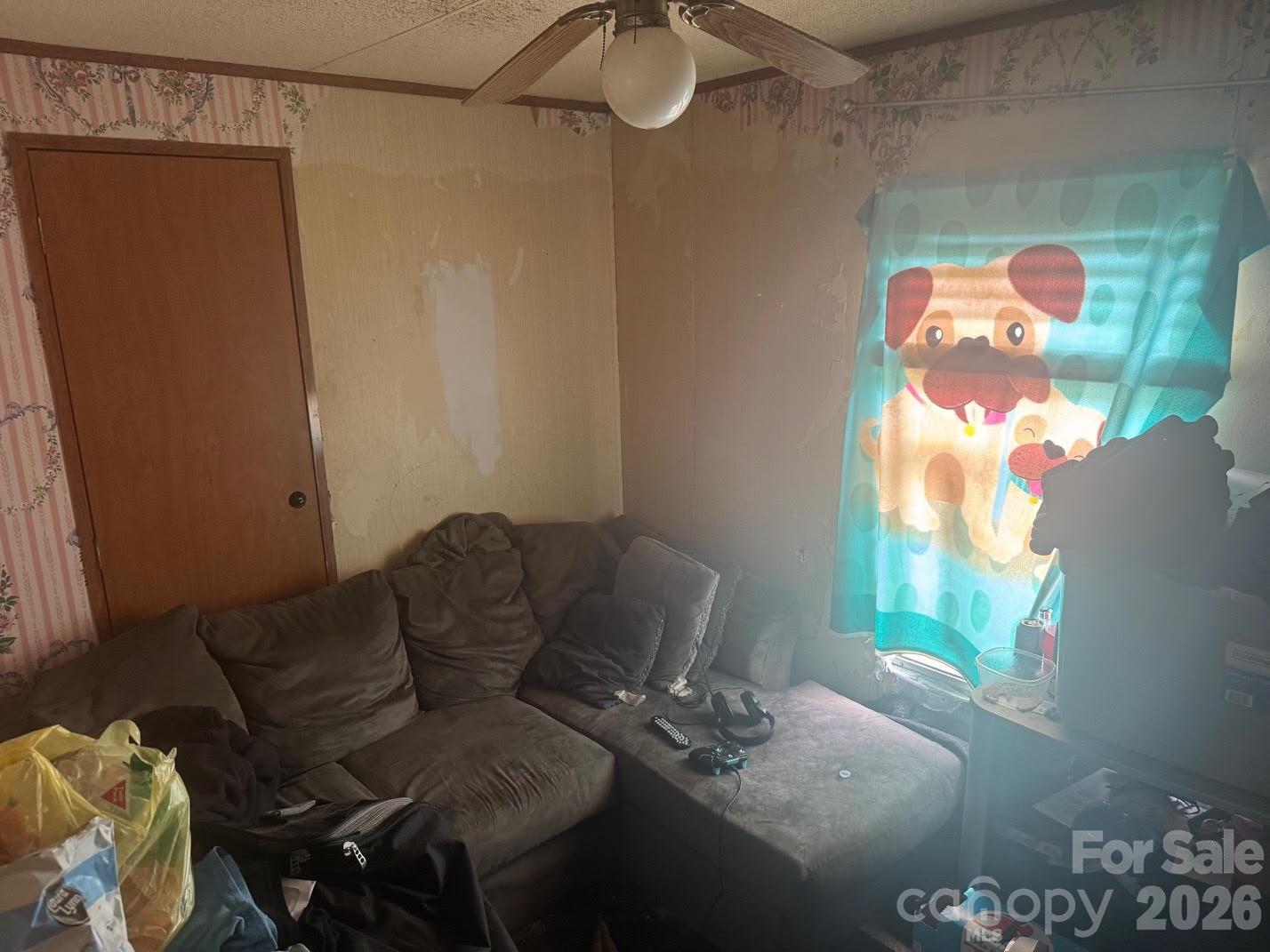 Very quite location off of N Burris rd. This is a valuable property that needs some TLC. The home is a 1993 single wide that currently has tenants living there and will need substantial repairs. The owner is selling "as is" and will make no repairs.
