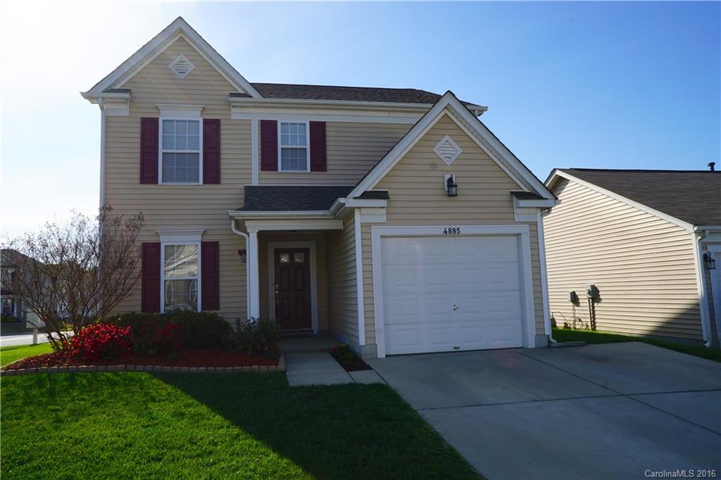 Like brand new! New roof in 2013! New water heater 2016! This beautiful home is move in ready with a open floor plan and laminate wood floors. Home features 3 bedrooms, 2.5 baths, formal dining room and great room with gas log fireplace. The backyard is fenced with a patio for grilling. Community amenities include clubhouse, pool and recreation area. Close to shopping/dining and uptown Charlotte. This one will not last long! Come make this house your next home.