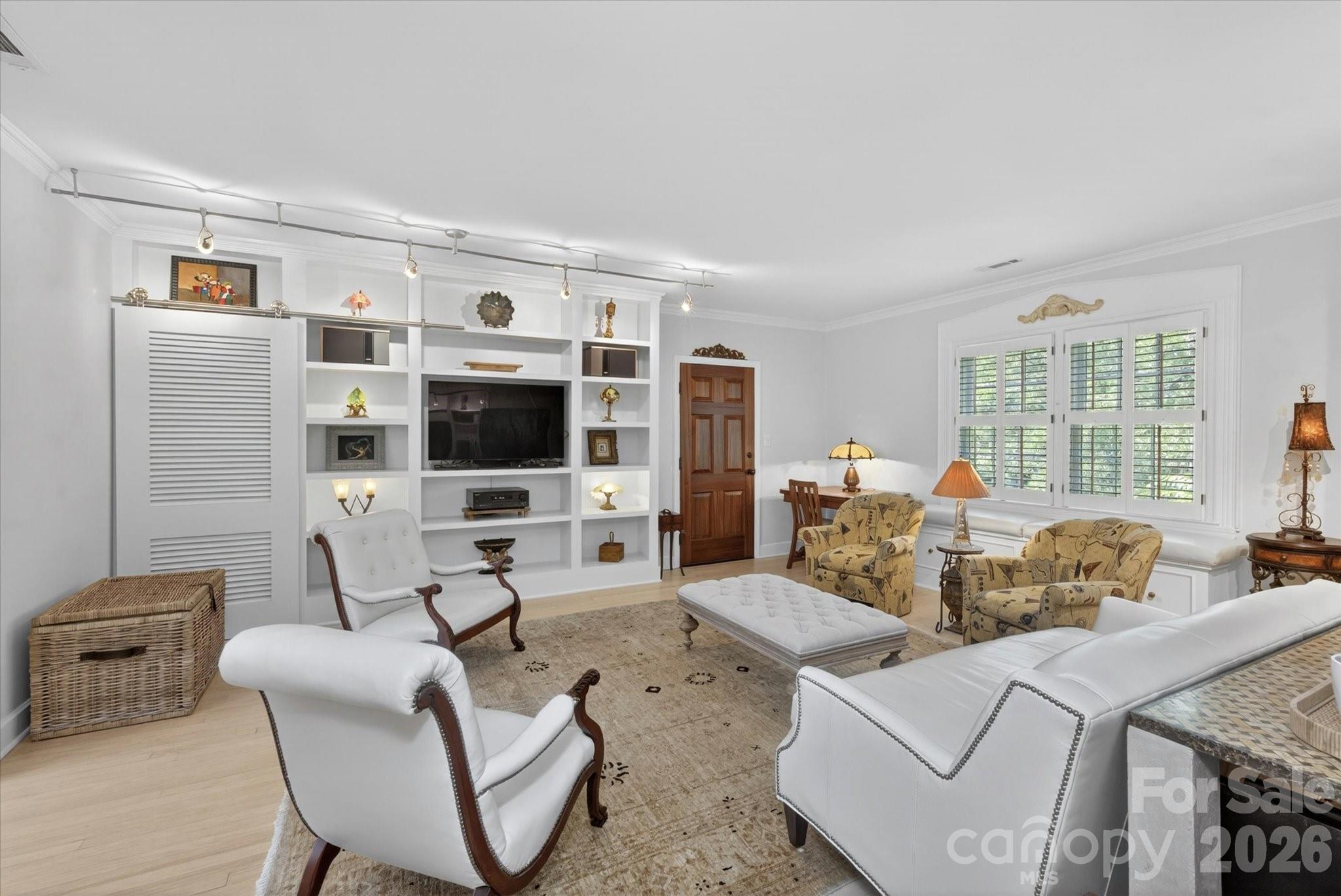 Queens-Ardsley Condominiums - Residential