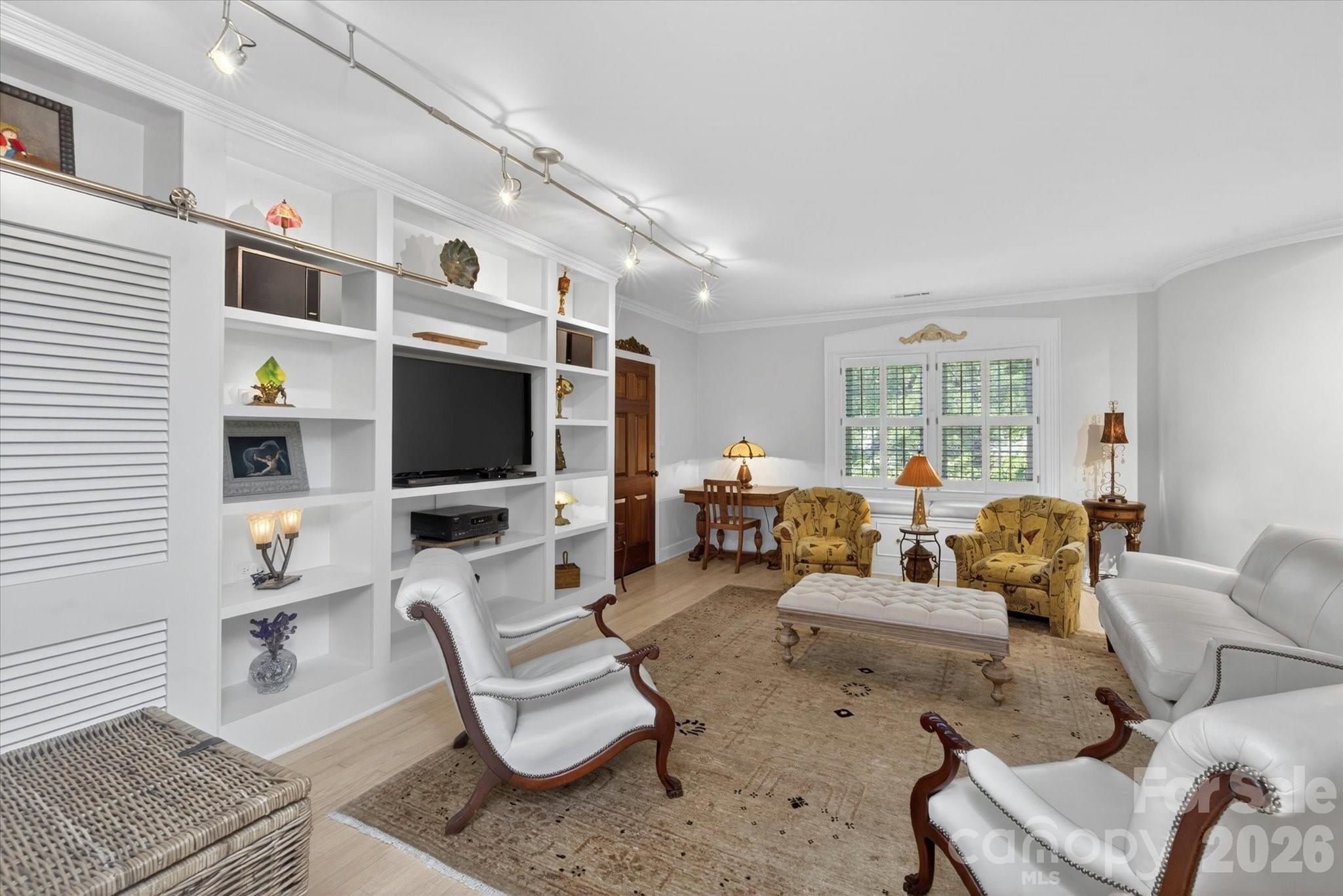 Queens-Ardsley Condominiums - Residential