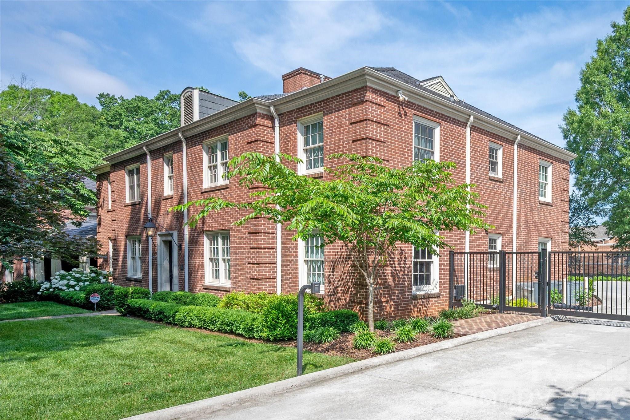Queens-Ardsley Condominiums - Residential