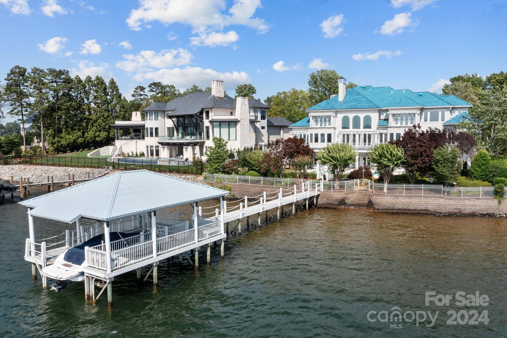 The Peninsula - Residential