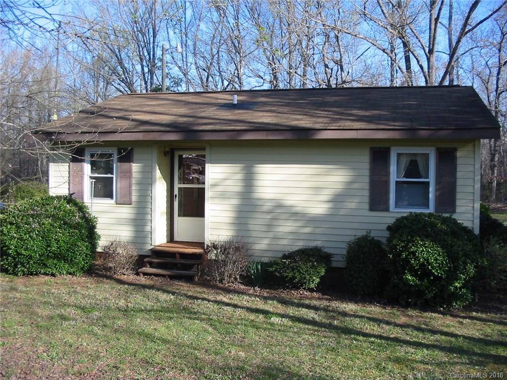 Very nice 2 bedroom 1 bath 1 story on 3.76 acres(2parcels) 194-00-00-002 and 194-00-00-012, beautiful country setting, must see