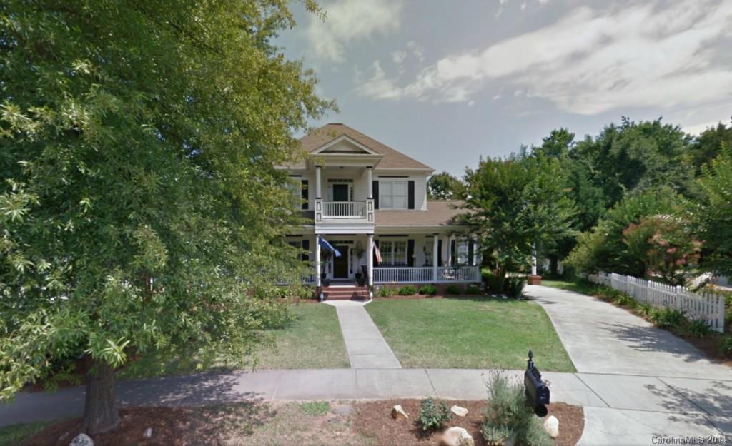Fantastic price for this elegant ‘Southern Living’ Home built by Saussy Burbank in Baxter Village.  This home has it all with extensive hardwoods, upgraded gourmet kitchen, 10’ ceilings, master bedroom on main level with great trey ceiling, huge wrap around rocking-chair front porch and 2nd floor balcony, 42” cabinets, over-sized private backyard, all located on quiet street across from beautiful park.  One of Baxter's finest!