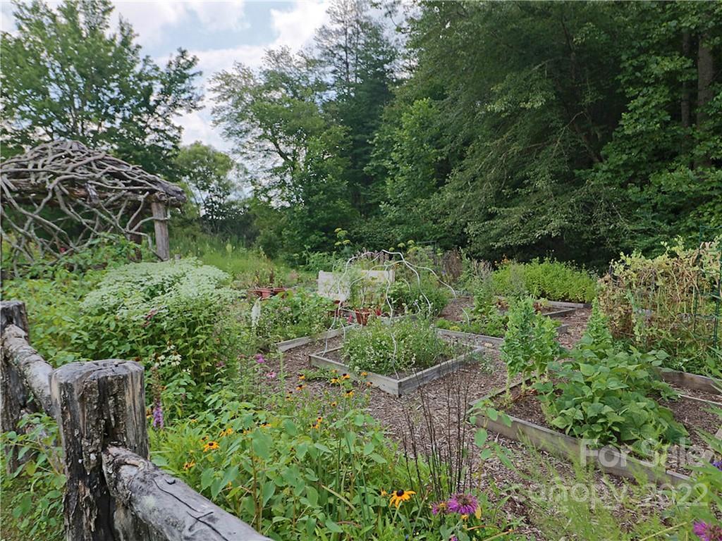 Straus Park - Land