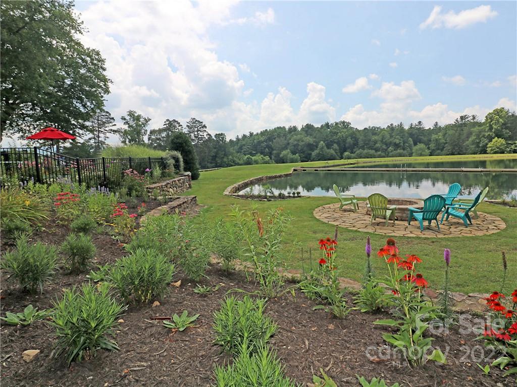 Straus Park - Land