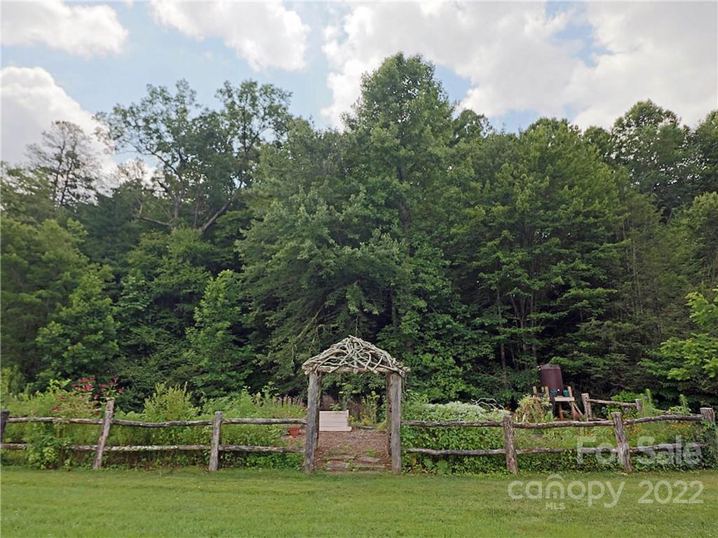 Straus Park - Land