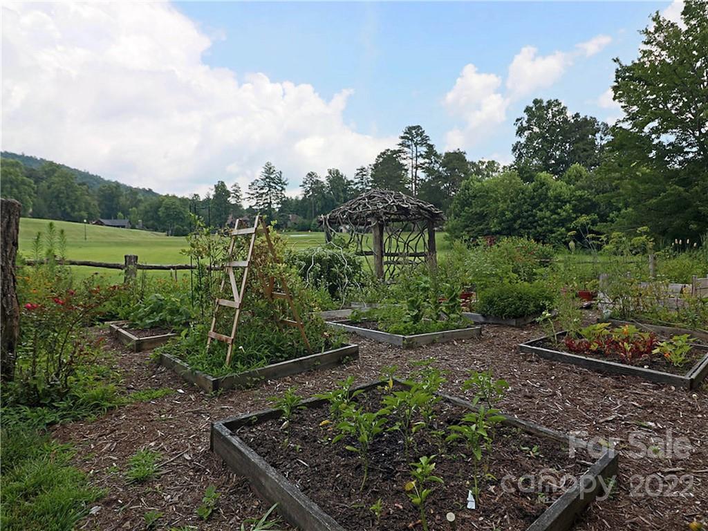 Straus Park - Land