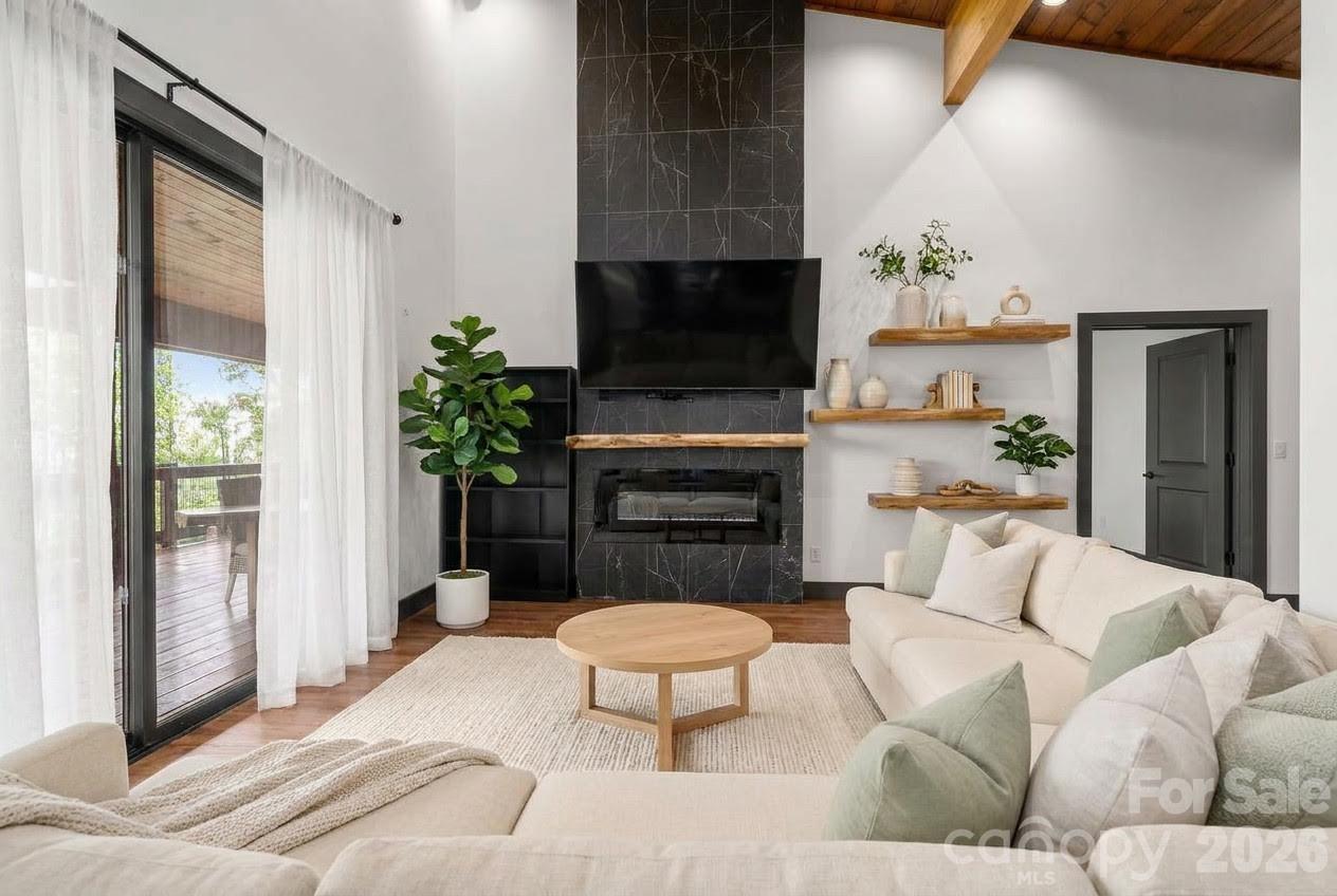 Crest Mountain - Residential
