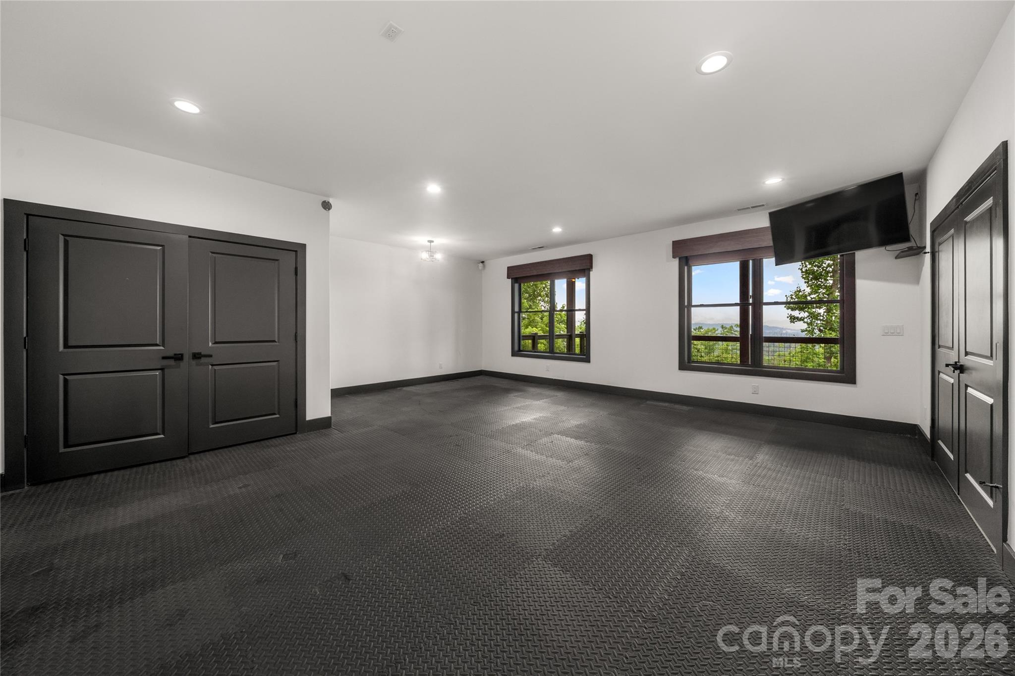 Crest Mountain - Residential