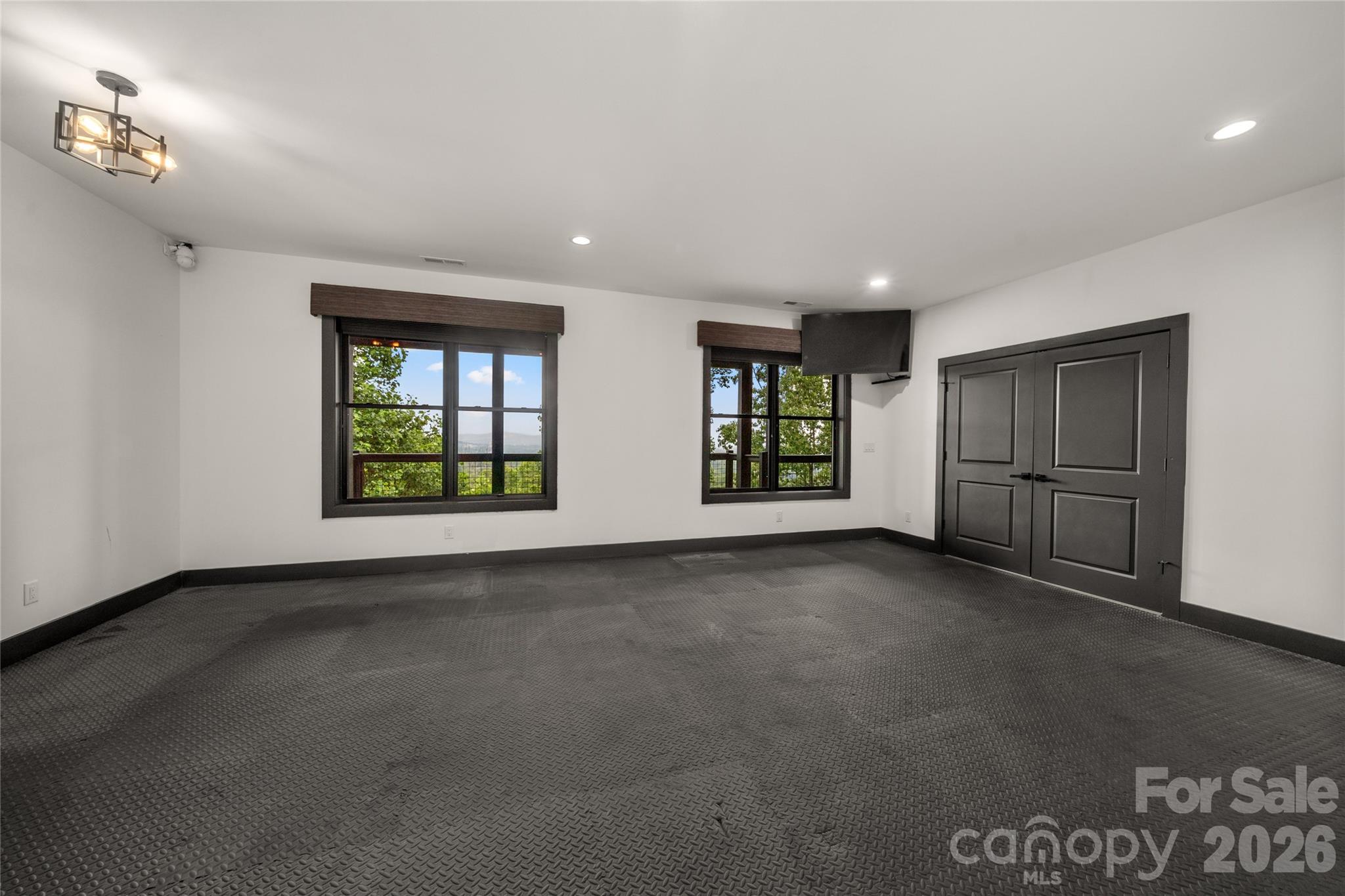 Crest Mountain - Residential