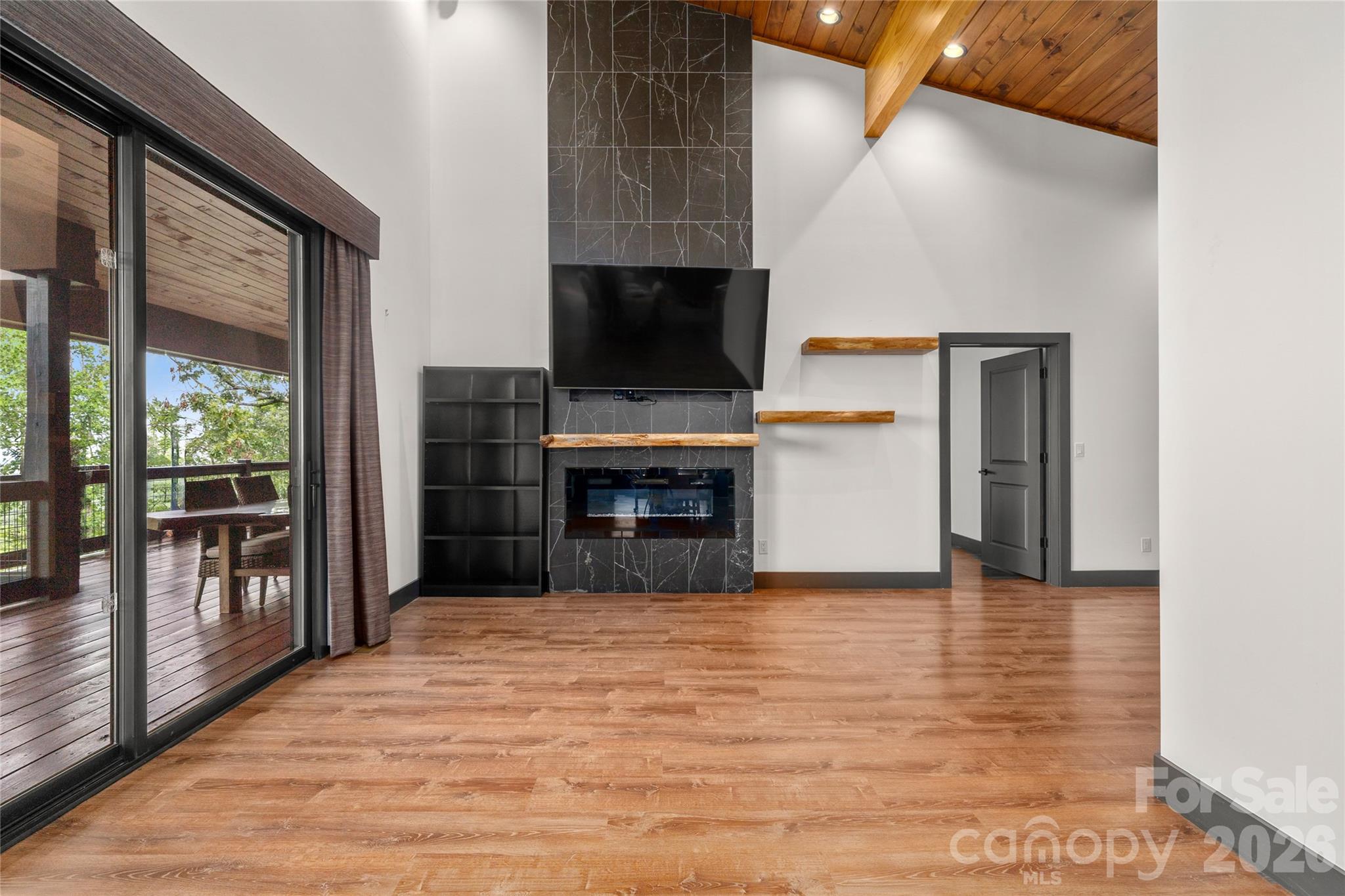 Crest Mountain - Residential