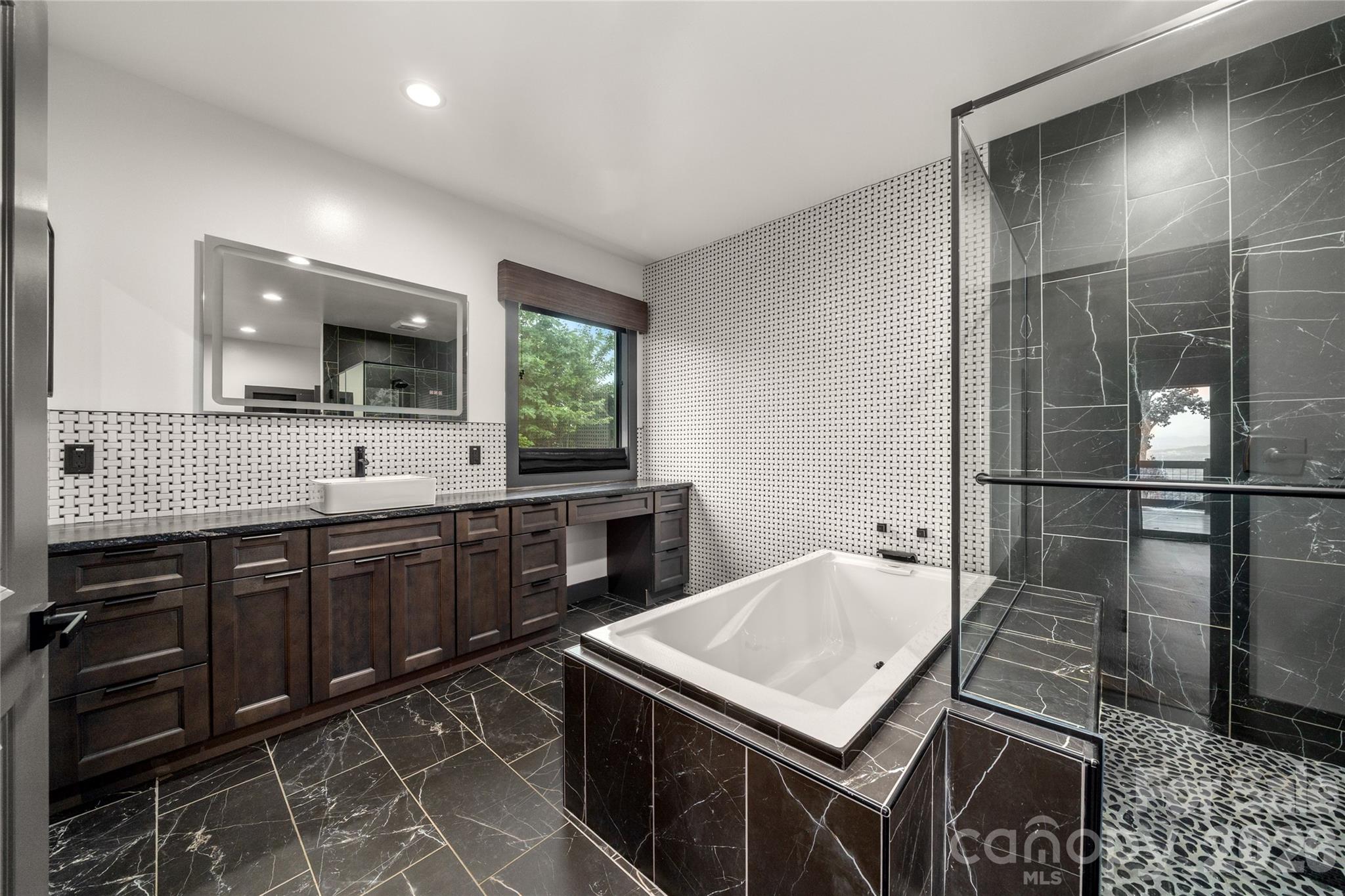 Crest Mountain - Residential