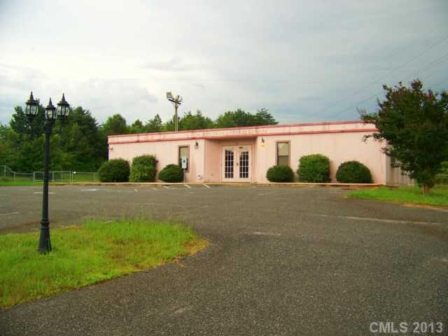 Like New 2004 Modular Office Building on 4 Acres with 6 Offices, a Conference Room, Break Room, Waiting Room, 2 Restrooms. Fenced area, plenty of lighted parking, 12 Spaces + 1 Handicap. 3 HVAC units. Formerly National Title Loans. Building Sits off the Highway. Road Access Next to the Dixie Diner. Zoned UD.