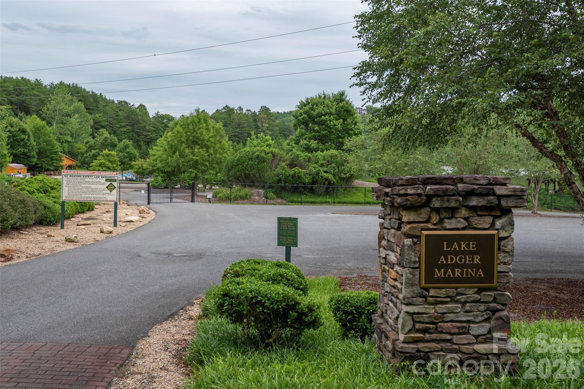 Lake Adger - Land