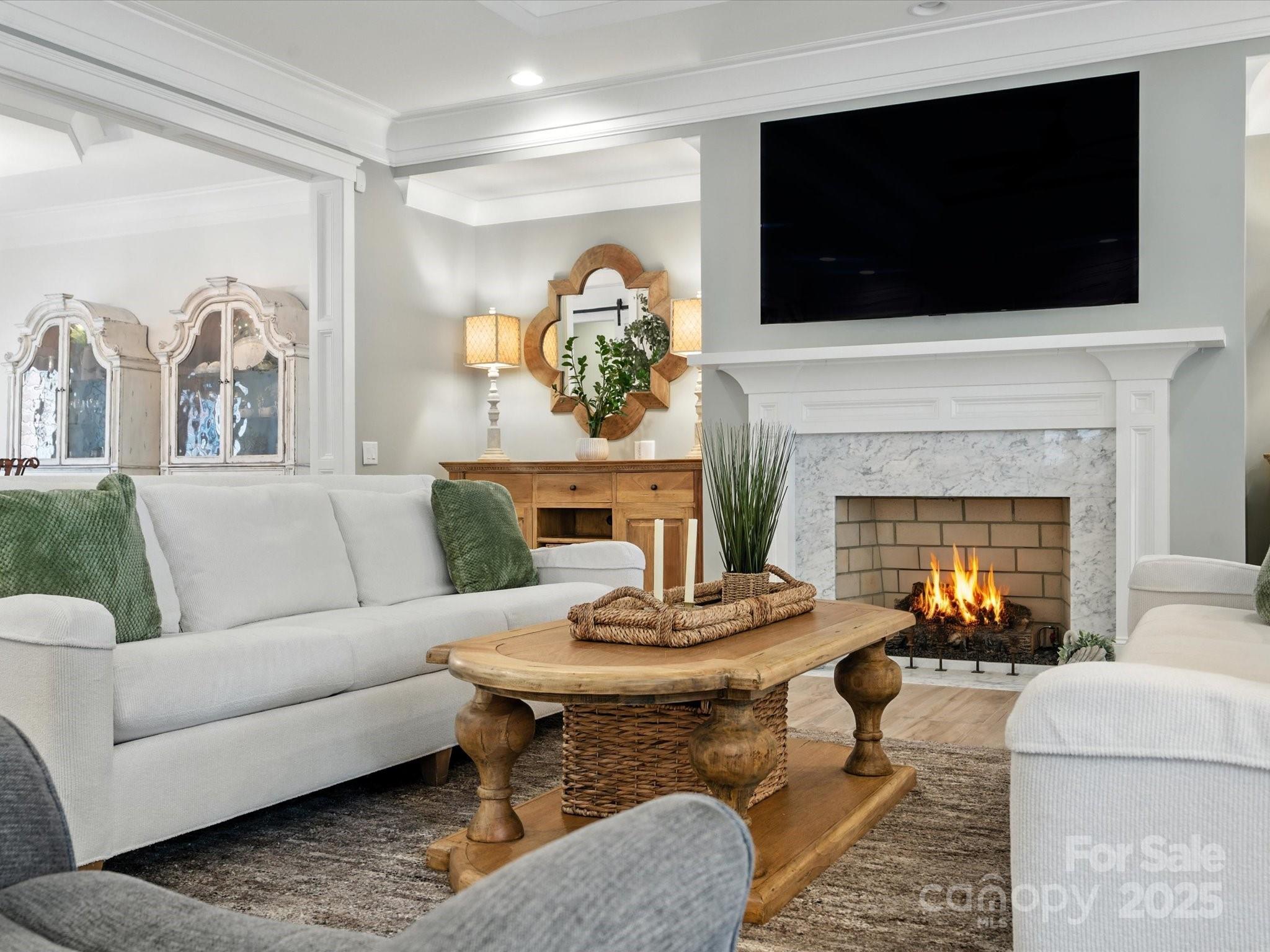 The Peninsula - Residential