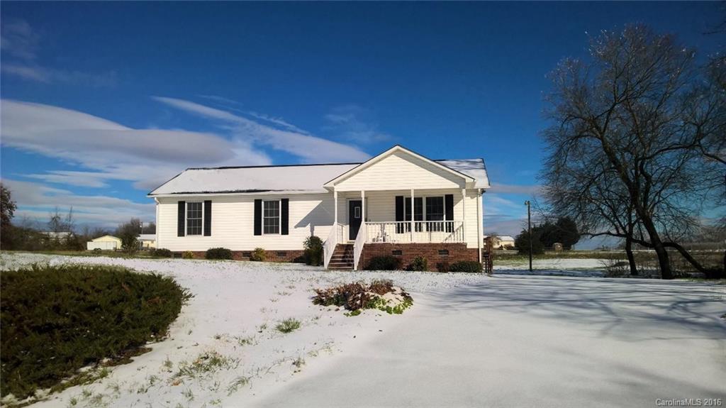 BACK THE TRUCK UP and Move Right In!!~ Hard to Find Ranch on Almost 2 Acres in Great Community!~Sip Your Morning Coffee on Your Freshly Painted Rocking Chair Front Porch or Newly Stained & Re-Screened Rear Porch~New Flooring~New Lighting & Ceiling Fans~New Stainless Steel Stove & Dishwasher~ New Tub Surround in Master~Freshly Painted Thruout~New Plantation Blinds~New Vapor Barrier~Great Cul-de-Sac Location! Don't Wait,This One Will Not Last!