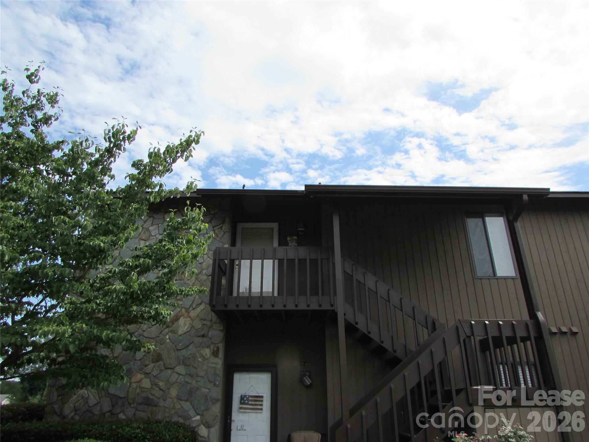 RENT SPECIAL for the FIRST 3 months rent is $1495 instead of $1595!  Spacious 2 bedroom 2 bath upper level condo on Lake Norman Golf Club. Granite in kitchen and baths and recently updated fixtures and paint throughout!  Close to Stutts Marina, close to grocery store, restaurants and more! Wood burning fireplace in living room, 2 decks overlooking the golf course. Outdoor storage. Community has nice pool. Washer/Dryer Hookup in unit. 

Mandatory Resident Benefits Package is an additional $25/mo. and offers many great benefits (air filter delivery service, 24/7 maintenance, maintenance reimbursement for unintended charges/lock outs, credit building, rewards program, and more!)  Automatic enrollment in Tenant Liability Waiver Program ($16/mo) unless opt-out by providing compliant Renter's Insurance Policy prior to move-in date.
