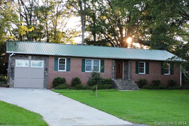 Beautifully Updated 4BR Ranch Home in Fewell Park. Hardwood Floors thru-out. Spacious kitchen, living room & dining w/open floorplan. HUGE Screened Porch overlooking private backyard. Two master suites w/private baths. Freshly painted and neutral thru-out. This home is also Handicap Accessible with Handicap Bath. Two blocks from Rock Hill's Piedmont Medical Center. This home has Great curb appeal and is located in desirable established neighborhood.