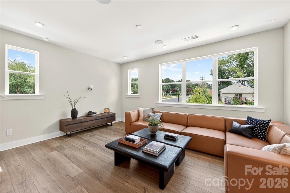 Context at Oakhurst - Residential