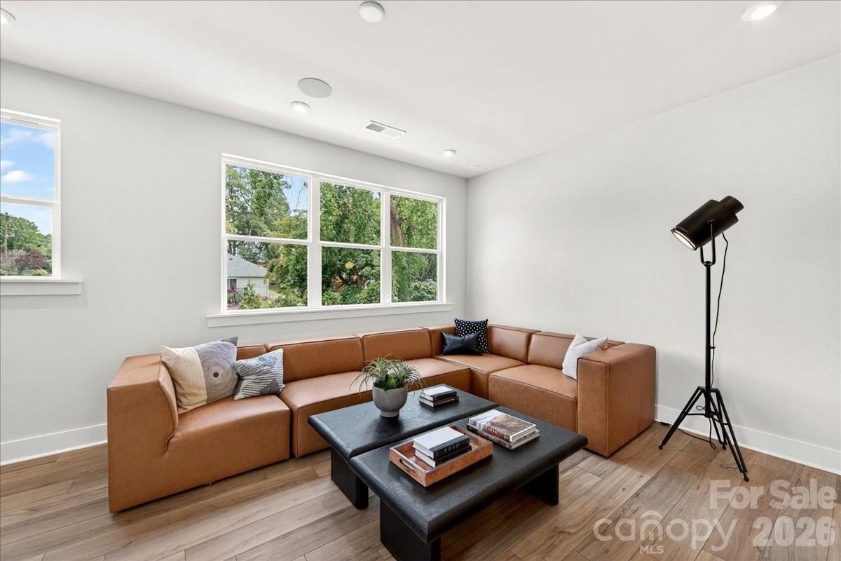 Context at Oakhurst - Residential