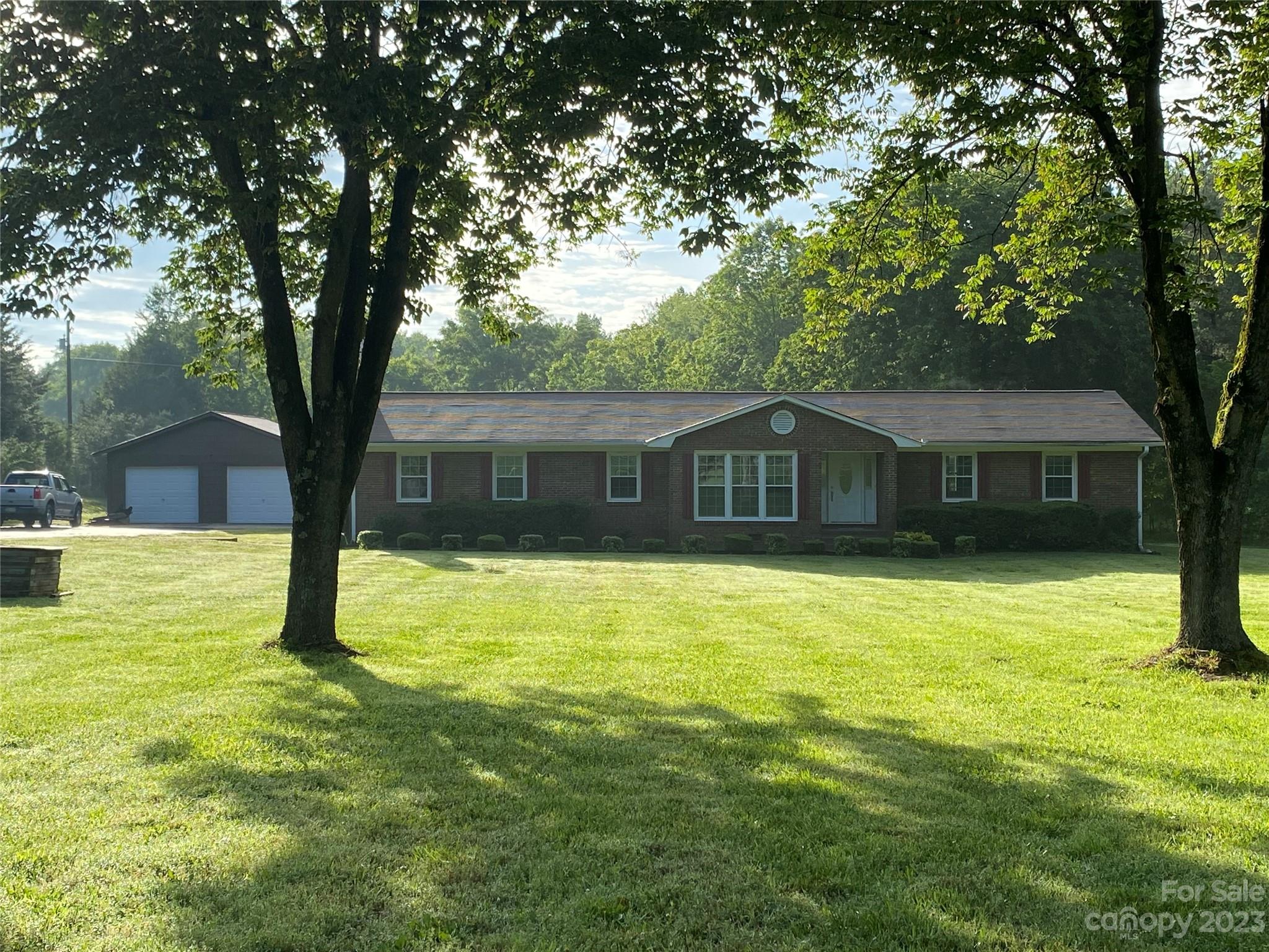 Great location on the border of SC/NC 9.5 acres of land. Value is in the land, Please review the attached inspection report for the home, Home will be sold "As Is" This listing is also list in MLS as Land/Acreage under MLS#4032623