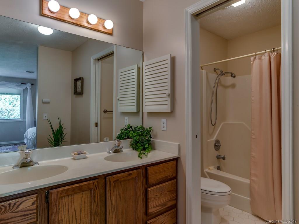 Lakemoor Village - Residential
