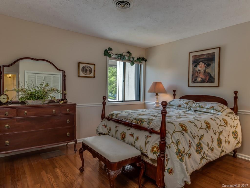 Lakemoor Village - Residential