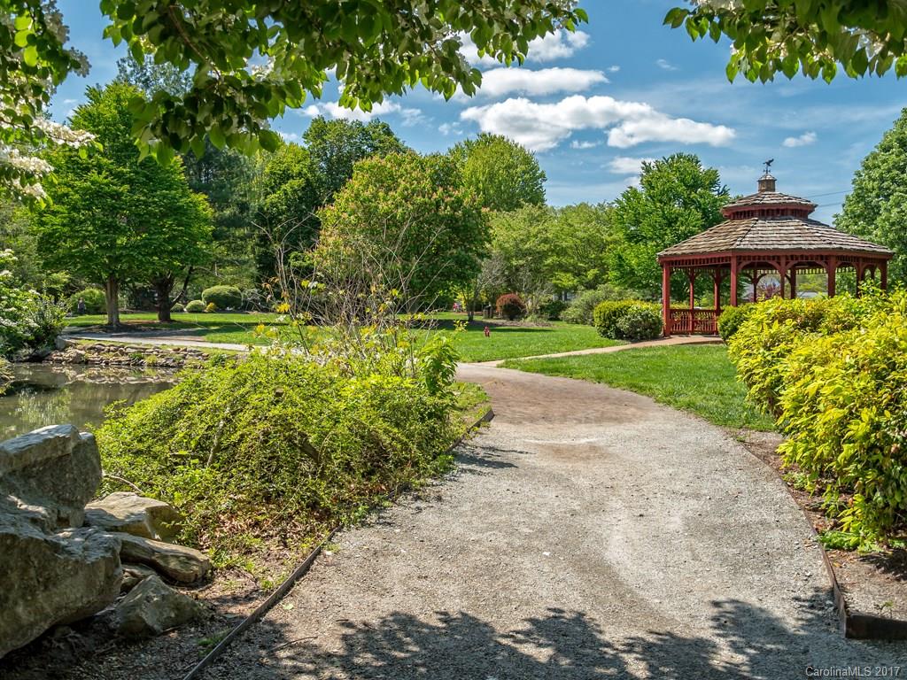 Lakemoor Village - Residential
