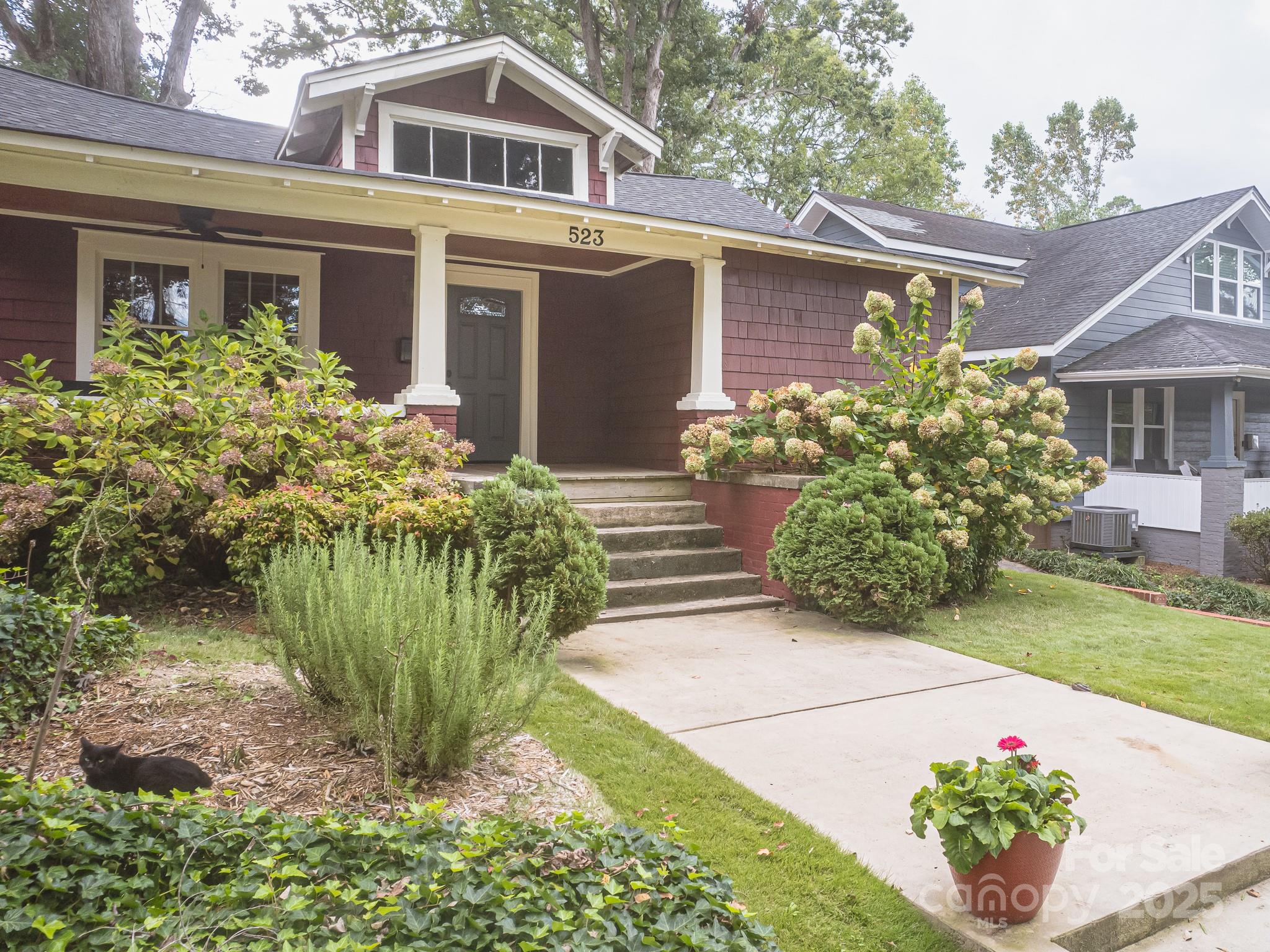 Charming Cottage in the Coveted York Chester Historic District.  This home has been completely renovated with unique features only a custom built home possesses, including Beautiful Hardwood Floors Throughtout.  The kitchen boasts a gas cooktop, double ovens,   Extra Large Samsung Refrigerator/ Freezer and Tiled Flooring.  Wonderful Butler's Pantry & Separate Laundry Room.  The Breakfast Room features an elegant cutom-built Sideboard,  The  Dining Room Showcases a Charming Chandelier, the Living Room includes Custom Bookcases.  A Large Master Suite Offers a Generous Bathroom with Tiled Flooring & Crown Molding.  The Large Bedrooms Also Feature Crown Molding