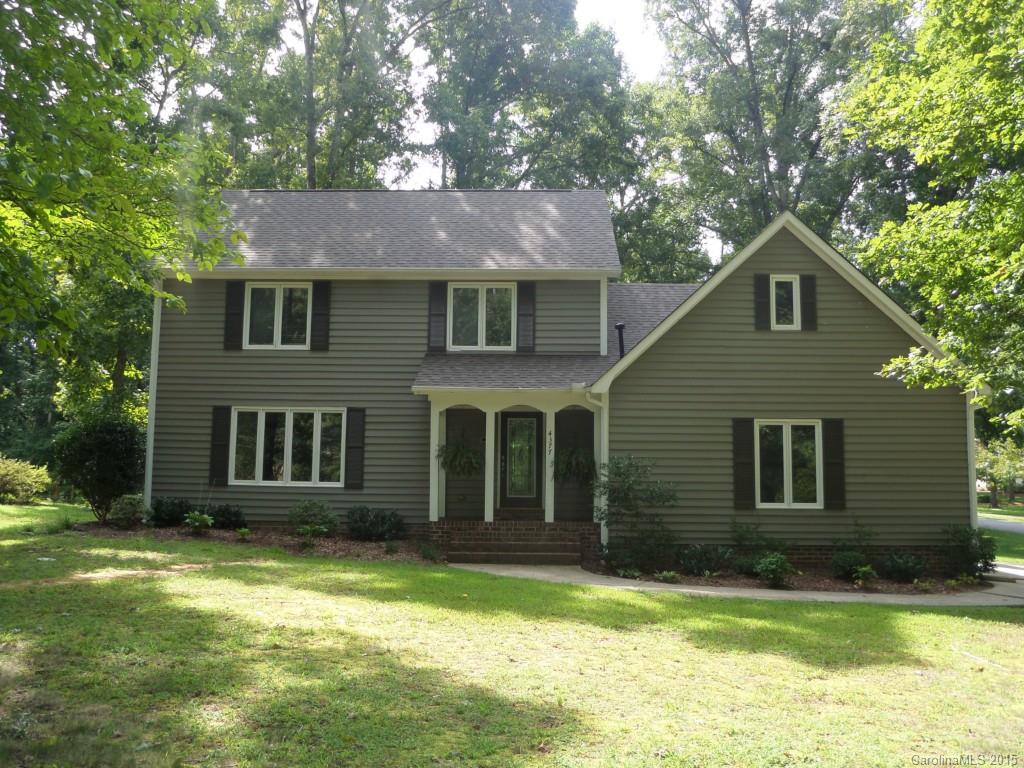 Come and enjoy the wonderful neighborhood at Woodforest. This neighborhood is peaceful and quiet. Lots of updates. Priced to sell and move in ready. You must see this one.