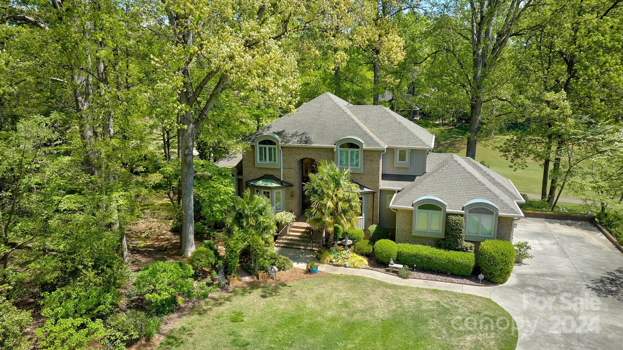 Welcome home to this magnificent brick showplace on the golf course in gated waterfront community of River Hills! Take in the 180 degree views of 6th & 7th holes from the massive sunroom that is all glass and heated & cooled.2 story great room is spectacular& opens to the upstairs.Gourmet kitchen w/center island work space,glass front cabinets & tons of counter space.Primary bedroom & spa like bath on the main floor along w/formal living room/flex space/office,formal dining room,wet bar and beautiful hardwoods complete the main floor.The 2nd floor offers 3BR/2BA.Basement is huge w/ bonus room pool table room,more flex space/bedroom that could be finished,full bath & oversized walk in storage room.This home could easily be a multi generational home with a separate entrance downstairs.Custom 1 owner home with large yard and private/set well back from road& so well maintained. Community offers so many amenities! 3 car garage too!$20,000 seller allowance for paint and/or carpet replacement