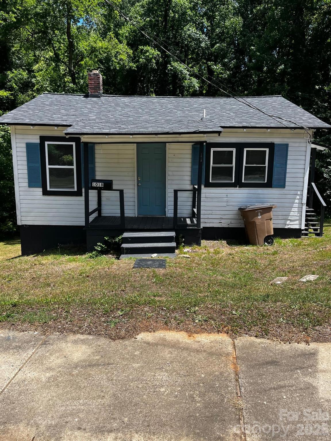3 bed/2 bath home ready for someone to call home or investor looking to add an income producing property to their portfolio!